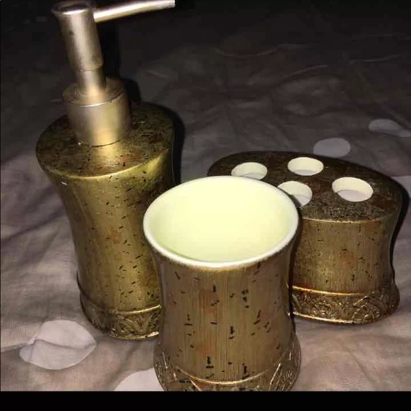 •ADORABLE BATHROOM BUNDLE - Picture 3 of 4